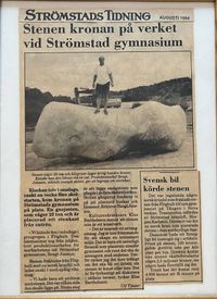 Tidningsurklipp med titel Stenen kronan p&aring; verket vid Str&ouml;mstad gymnasium